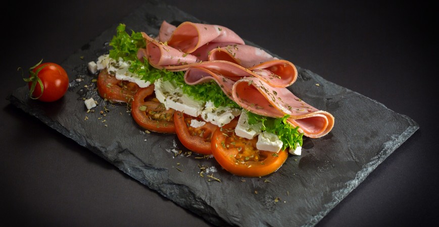 Hjemmelaget Mortadella i tynne skiver